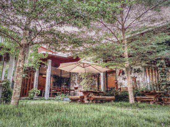 Pordee Cafe & Bistro